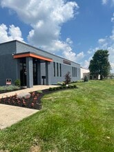 7870 Foundation Dr, Elsmere, KY à louer Photo de l’immeuble– Image 2 sur 4