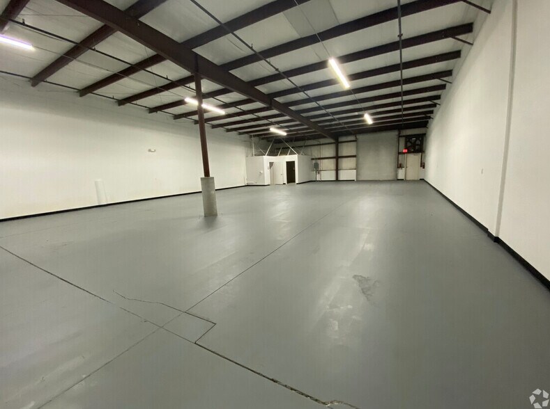 6557 Garden Rd, Riviera Beach, FL à louer - Photo de l’immeuble – Image 2 sur 22