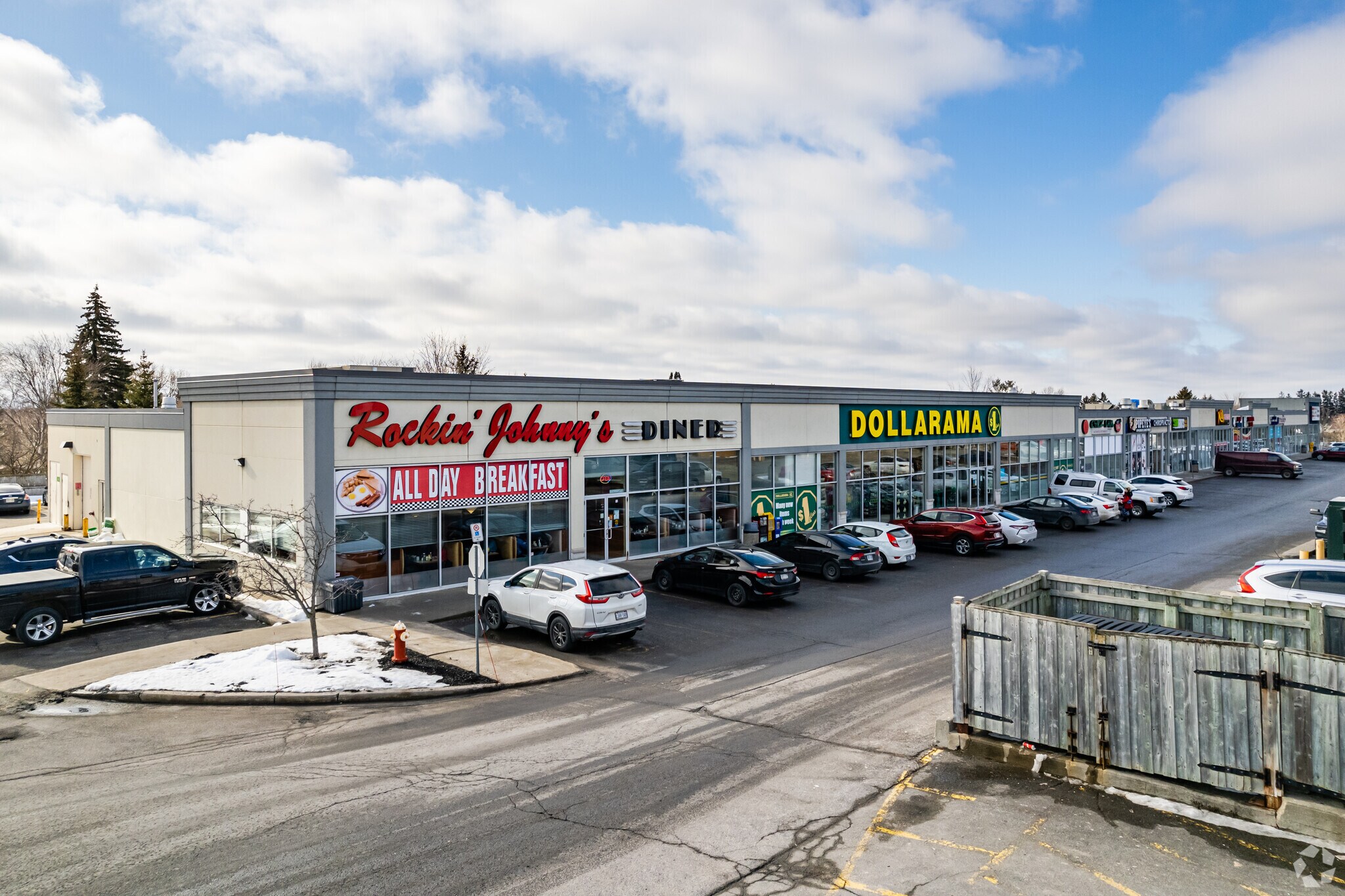 484-486 Hazeldean Rd, Ottawa, ON à louer Photo principale– Image 1 sur 7