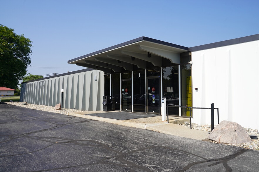 3030 Lake Ave, Fort Wayne, IN à louer - Photo de l’immeuble – Image 1 sur 7