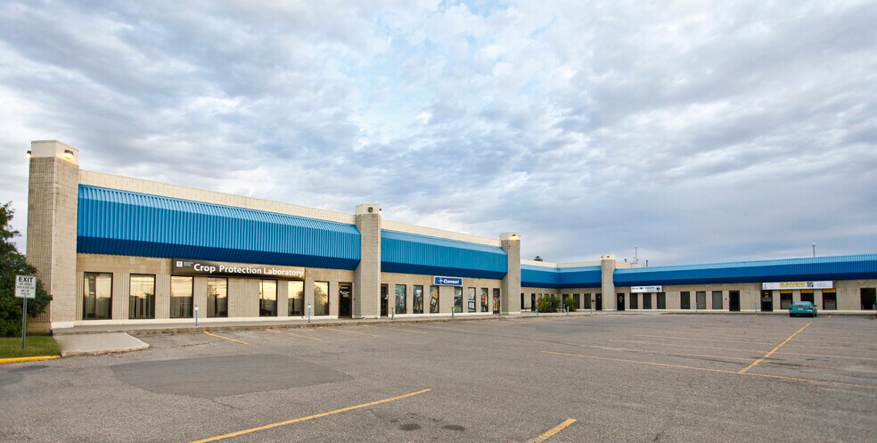 310 Hoffer Dr, Regina, Sk S, Regina, SK à louer - Photo de l’immeuble – Image 2 sur 2