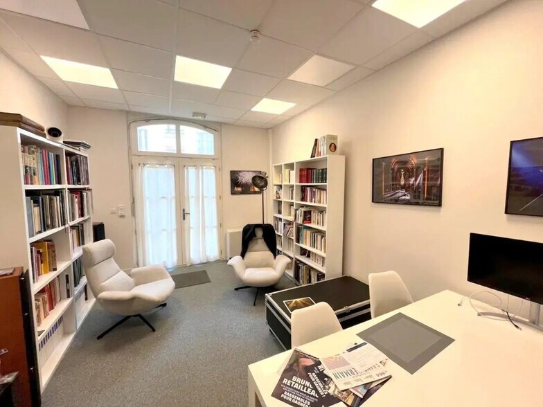 Bureau dans Saint-Germain-en-Laye à louer - Photo de l’immeuble – Image 3 sur 4