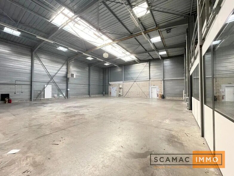 Local d’activités dans Chilly-Mazarin à louer - Photo de l’immeuble – Image 3 sur 12