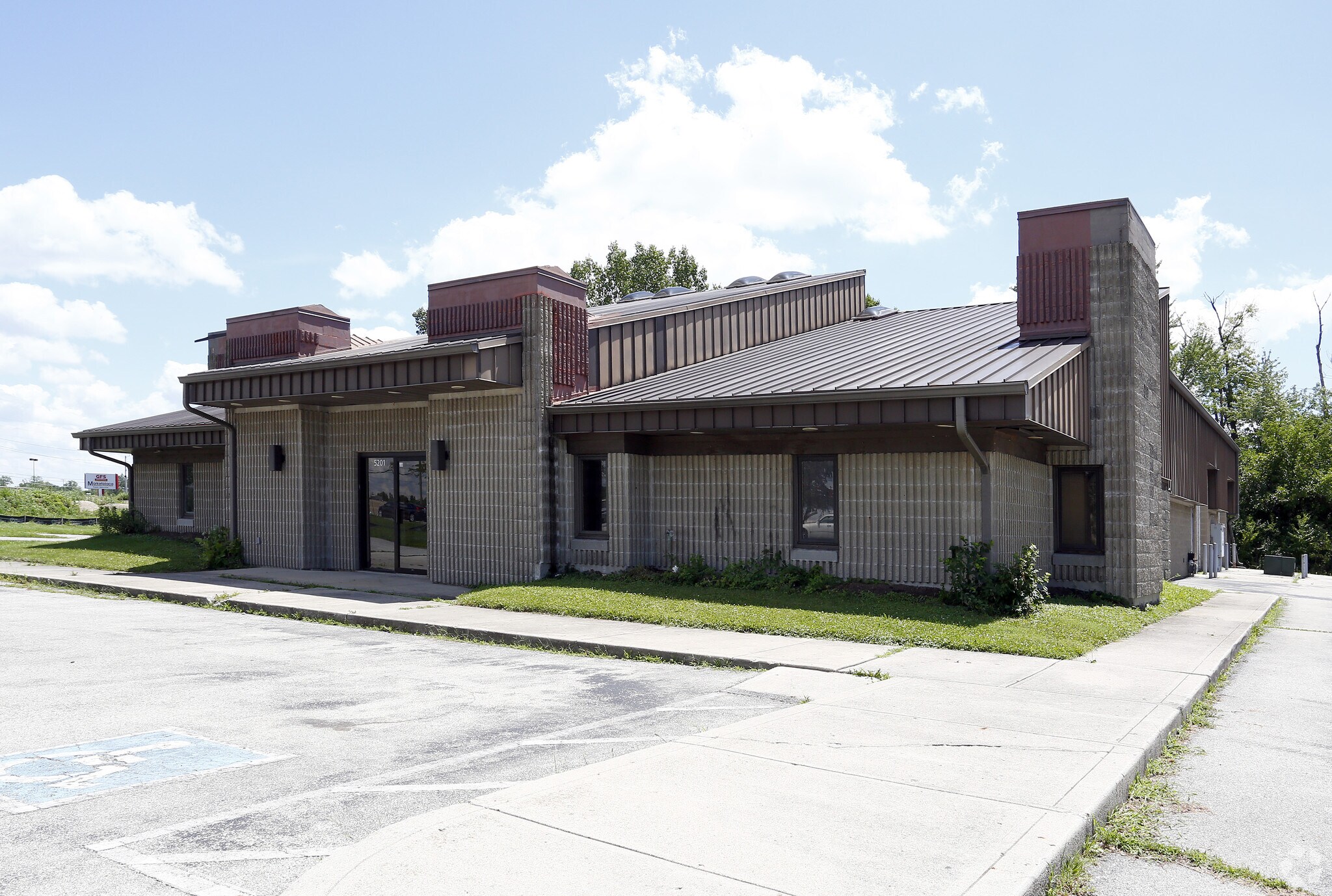 5201 W 46th St, Indianapolis, IN à vendre Photo principale– Image 1 sur 17