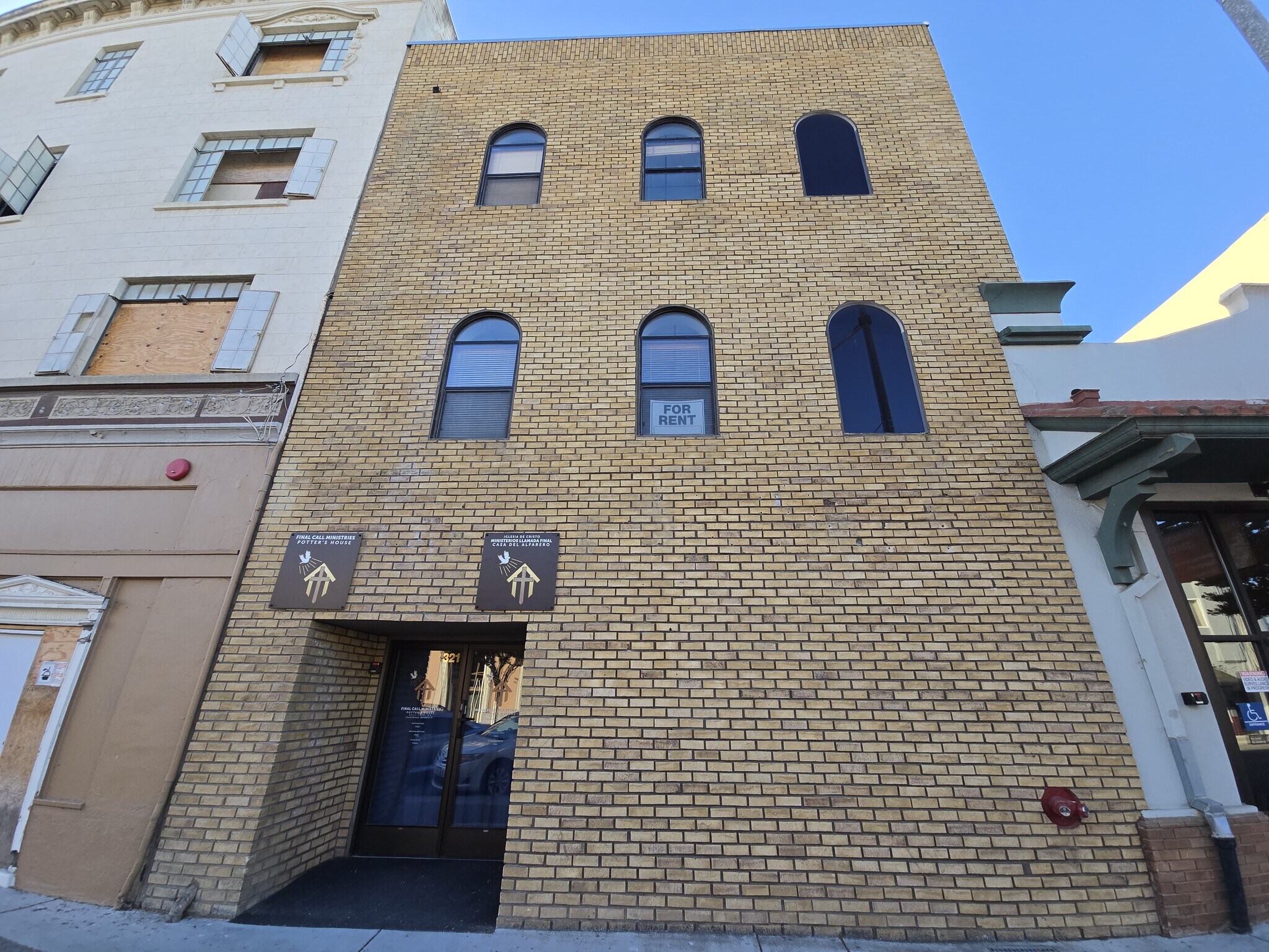 321 5th St, Hollister, CA à louer Photo de l’immeuble– Image 1 sur 23