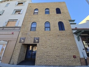 321 5th St, Hollister, CA à louer Photo de l’immeuble– Image 1 sur 1