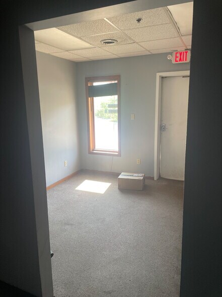 5635 Commerce St, Lansing, MI à louer - Photo de l’immeuble – Image 2 sur 20