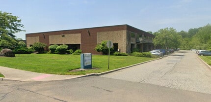 612 Corporate Way, Valley Cottage, NY à louer Photo de l’immeuble– Image 1 sur 4