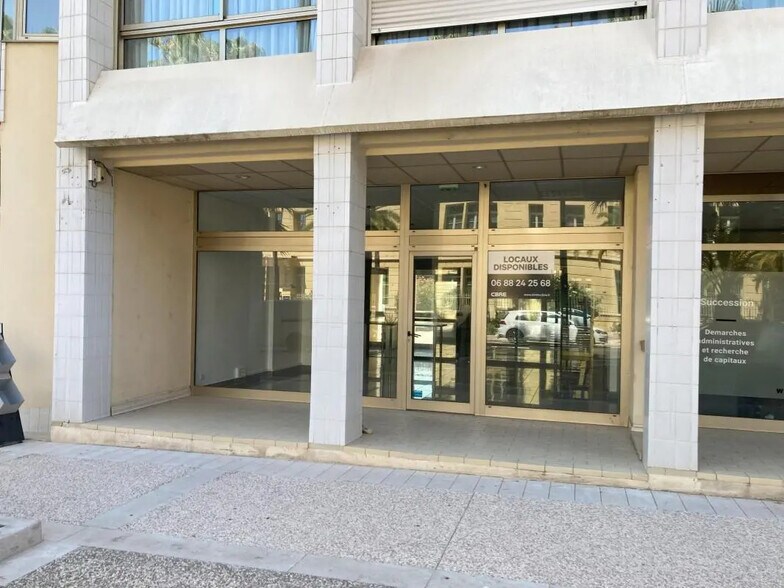 Local commercial dans Hyères à louer - Photo de l’immeuble – Image 1 sur 13