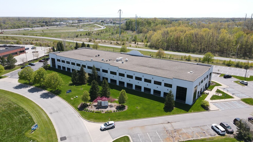 2720 DuPont Commerce Ct, Fort Wayne, IN à louer - Photo de l’immeuble – Image 2 sur 10