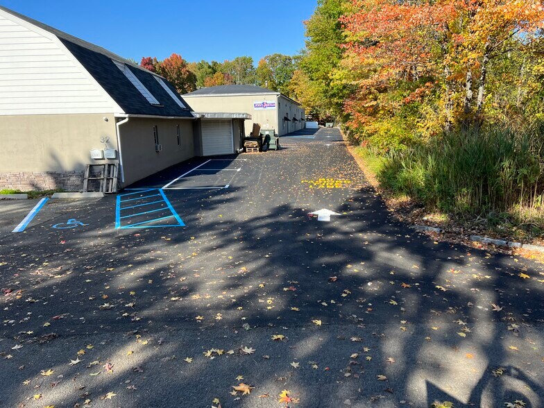 32 Pier Ln W, Fairfield, NJ à louer - Photo de l’immeuble – Image 2 sur 2