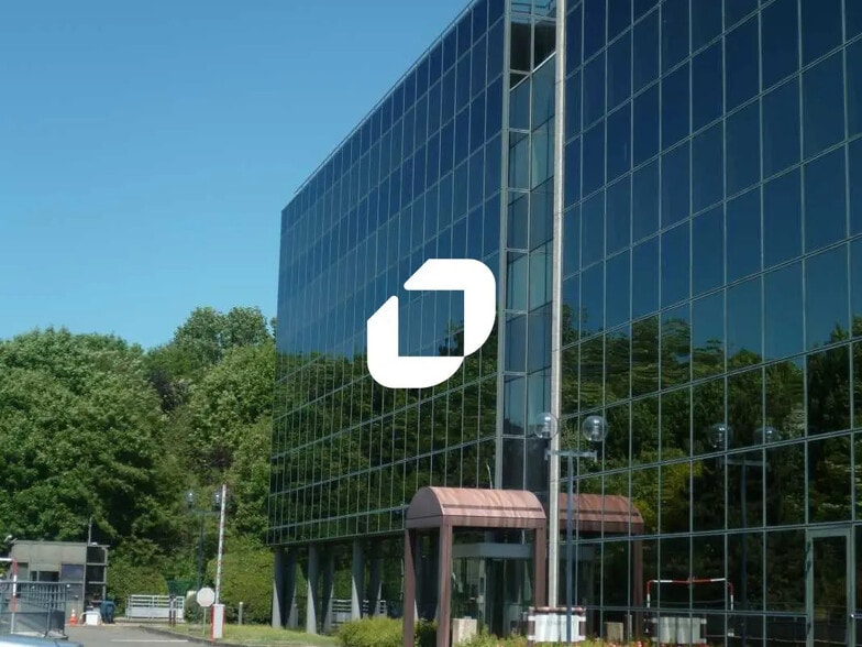 18 Rue Grange Dame Rose, Vélizy-Villacoublay à louer - Photo de l’immeuble – Image 3 sur 17