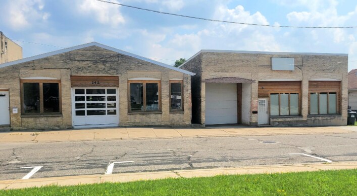 242 W Edgewater St, Portage, WI à vendre - Photo principale – Image 1 sur 3