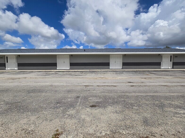 11151 66th St N, Largo, FL à vendre - Photo de l’immeuble – Image 2 sur 17