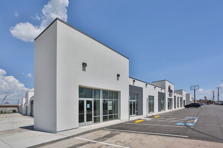 10850 Harry Hines Blvd, Dallas, TX à louer - Photo de l’immeuble – Image 3 sur 6