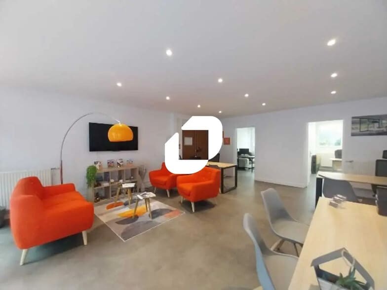 5-7 Allée Du Bourbonnais, Maurepas à louer - Photo de l’immeuble – Image 1 sur 9