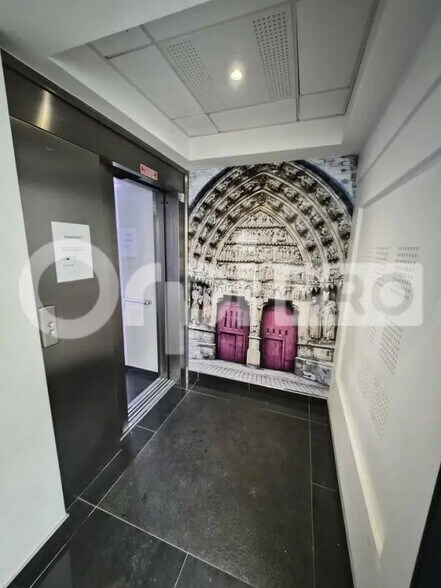 Bureau dans Reims à louer - Hall d’entrée – Image 2 sur 12