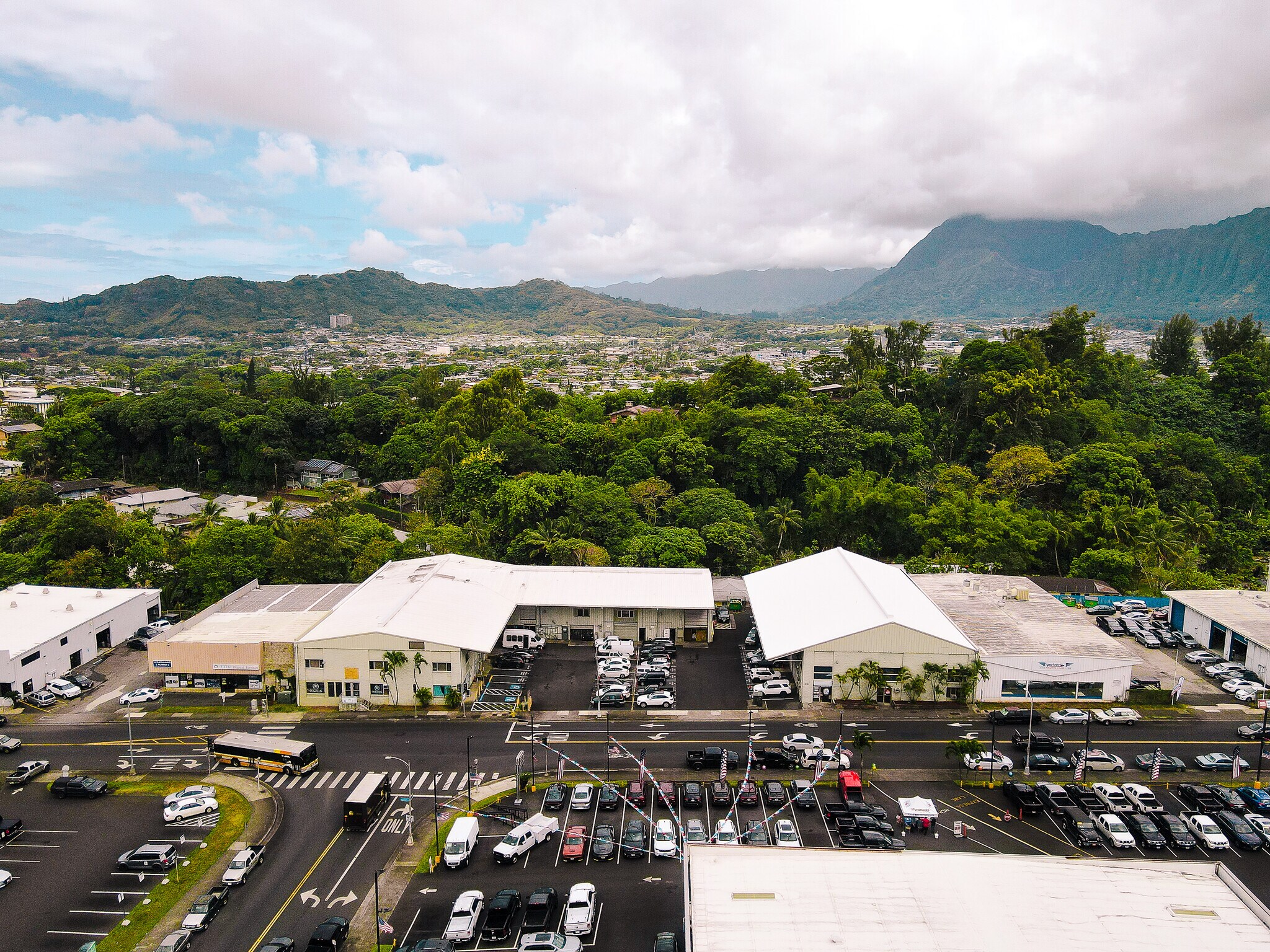 46-174 Kahuhipa St, Kaneohe, HI à louer Photo de l’immeuble– Image 1 sur 2