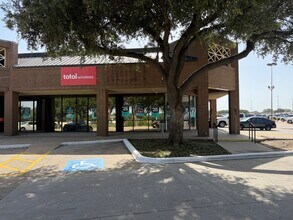 2596 E Arkansas Ln, Arlington, TX à louer Photo intérieure– Image 2 sur 3