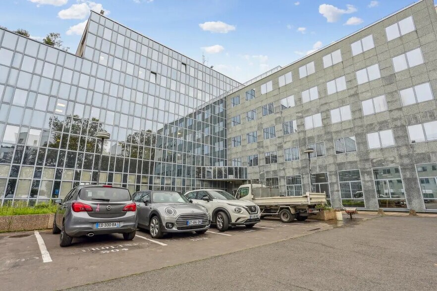 215 Avenue Georges Clemenceau, Nanterre à louer - Photo de l’immeuble – Image 3 sur 15