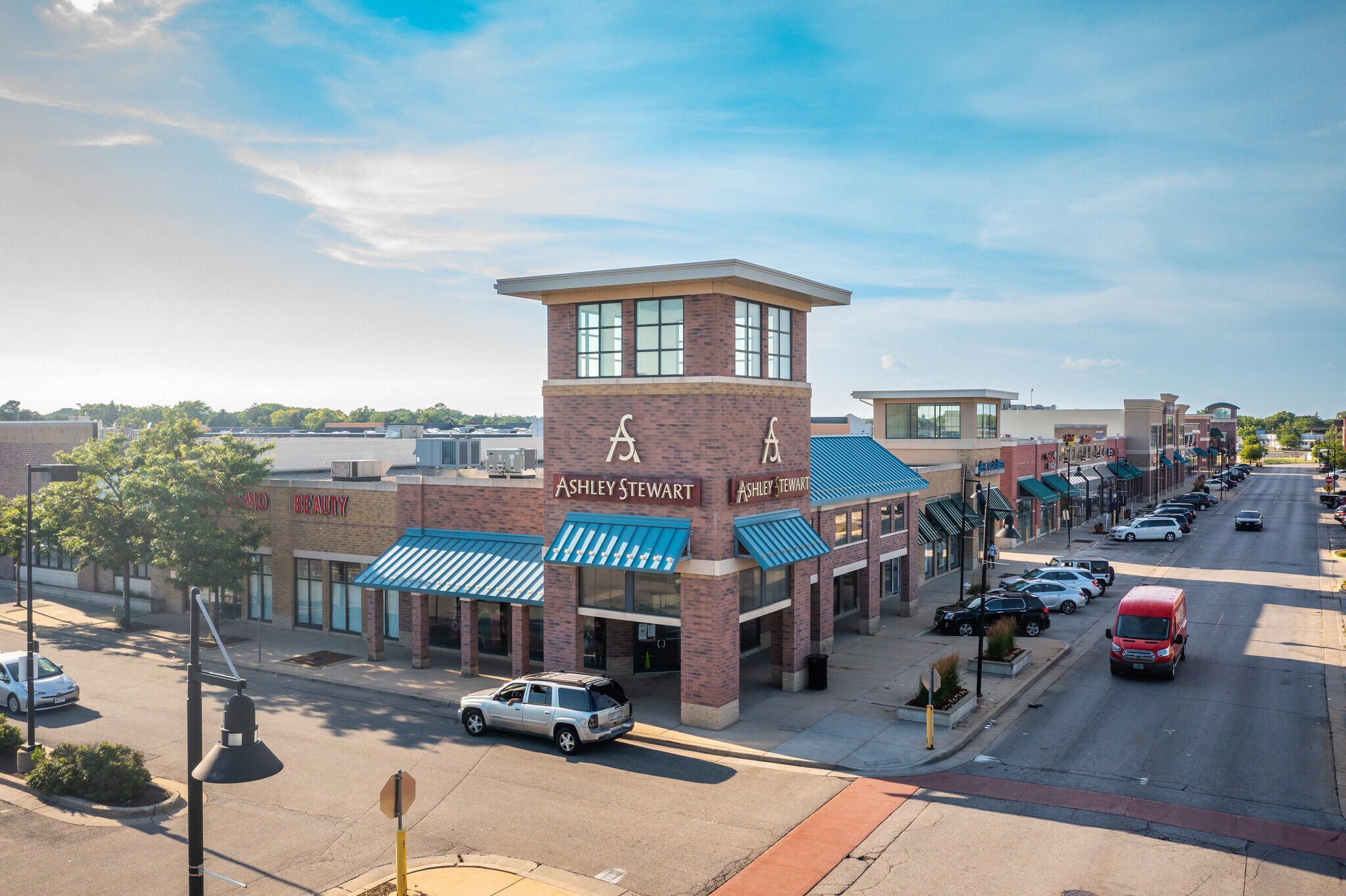 5700 W Capitol Dr, Milwaukee, WI à louer Photo principale– Image 1 sur 25