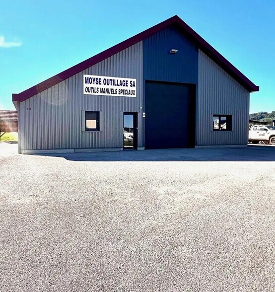 Local d'activités dans Gilley à vendre - Photo de l’immeuble – Image 1 sur 3