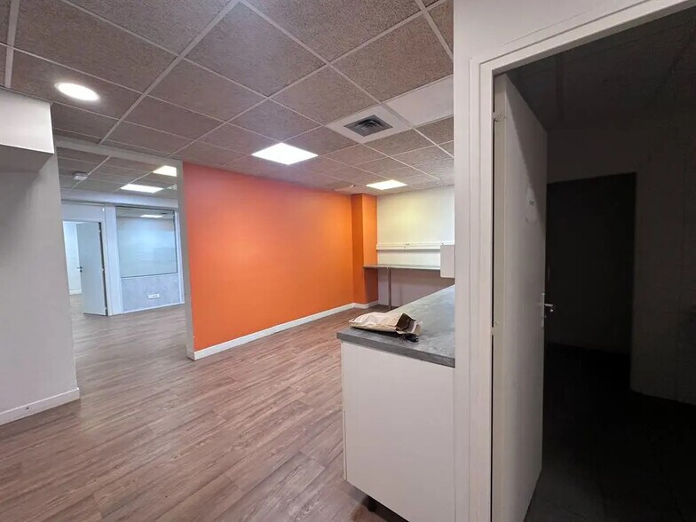 Local commercial dans Paris à louer - Photo intérieure – Image 2 sur 10