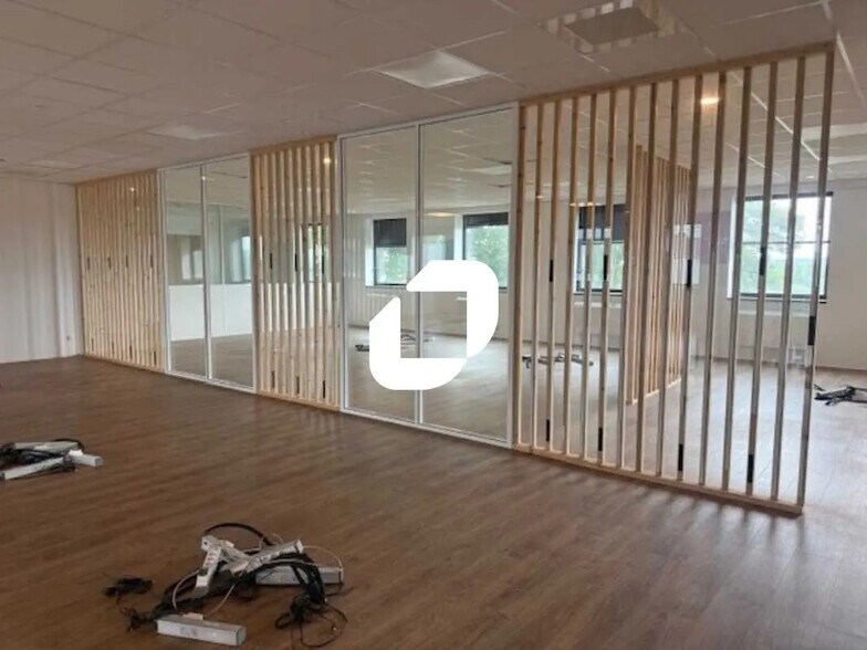 Bureau dans SAINT-OUEN-L'AUMONE à louer - Photo de l’immeuble – Image 2 sur 16