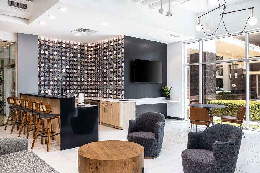 7800 N Dallas Pky, Plano, TX à louer - Photo de l’immeuble – Image 3 sur 14