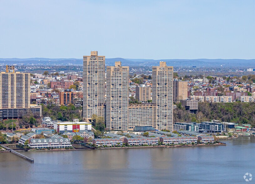 7000 E Kennedy Blvd, Guttenberg, NJ à louer - Photo de l’immeuble – Image 1 sur 8
