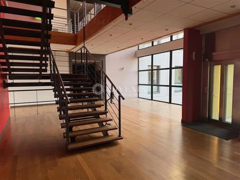 Bureau dans Saint-Priest à louer - Photo intérieure – Image 2 sur 7