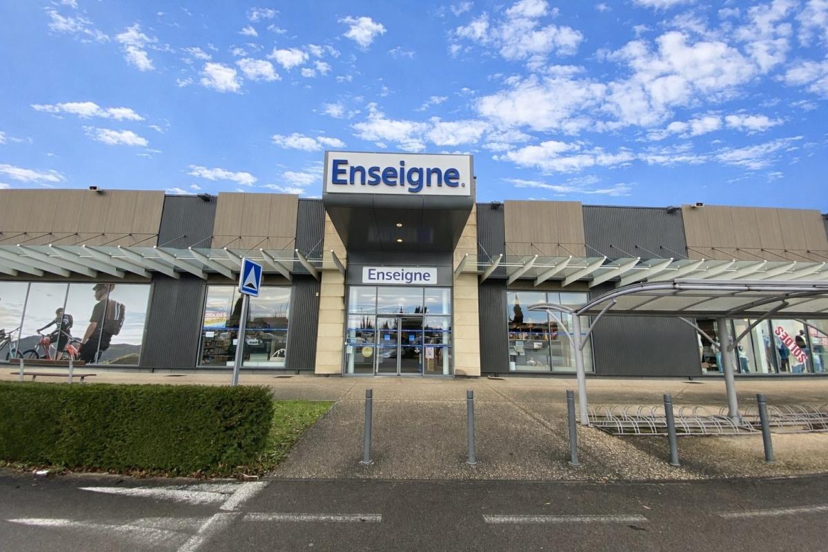 Local commercial dans Sens à louer Photo de l’immeuble– Image 1 sur 2