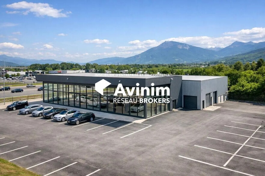 Local commercial dans Porte-de-Savoie à louer - Photo de l’immeuble – Image 1 sur 1