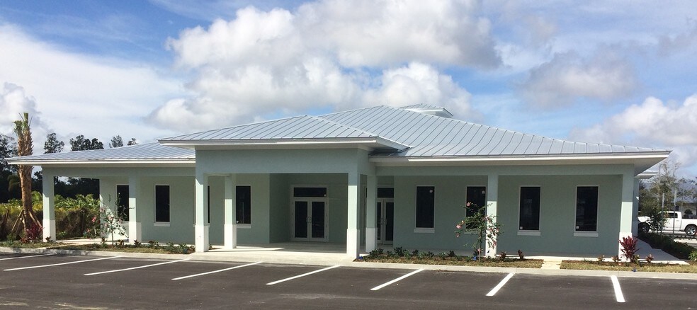 1111 SE Indian St, Stuart, FL à louer - Photo principale – Image 1 sur 16