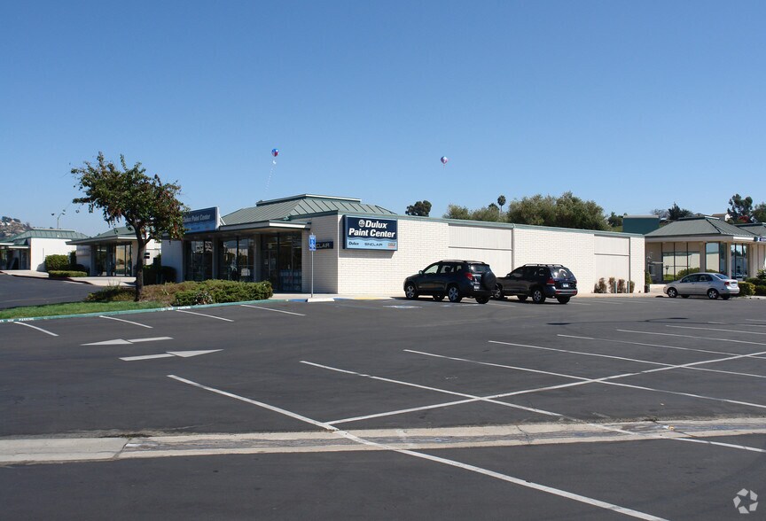 8363 Center Dr, La Mesa, CA à louer - Photo de l’immeuble – Image 2 sur 3