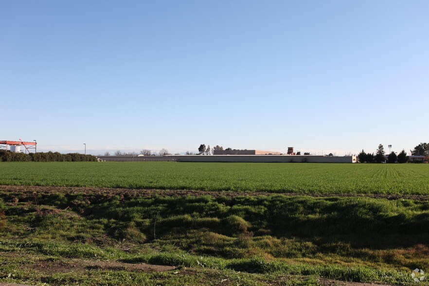 2625 W Main St, Turlock, CA à vendre - Photo principale – Image 1 sur 9