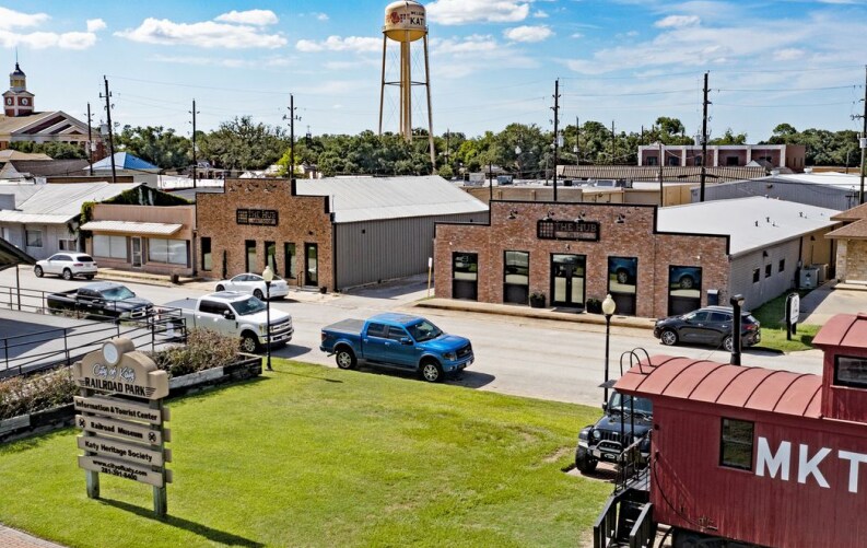 5616 1st St, Katy, TX à louer - Photo de l’immeuble – Image 2 sur 26