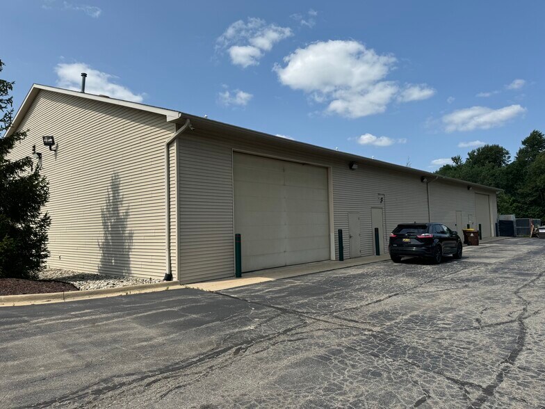 1798 Holloway Dr, Holt, MI à louer - Photo de l’immeuble – Image 2 sur 12