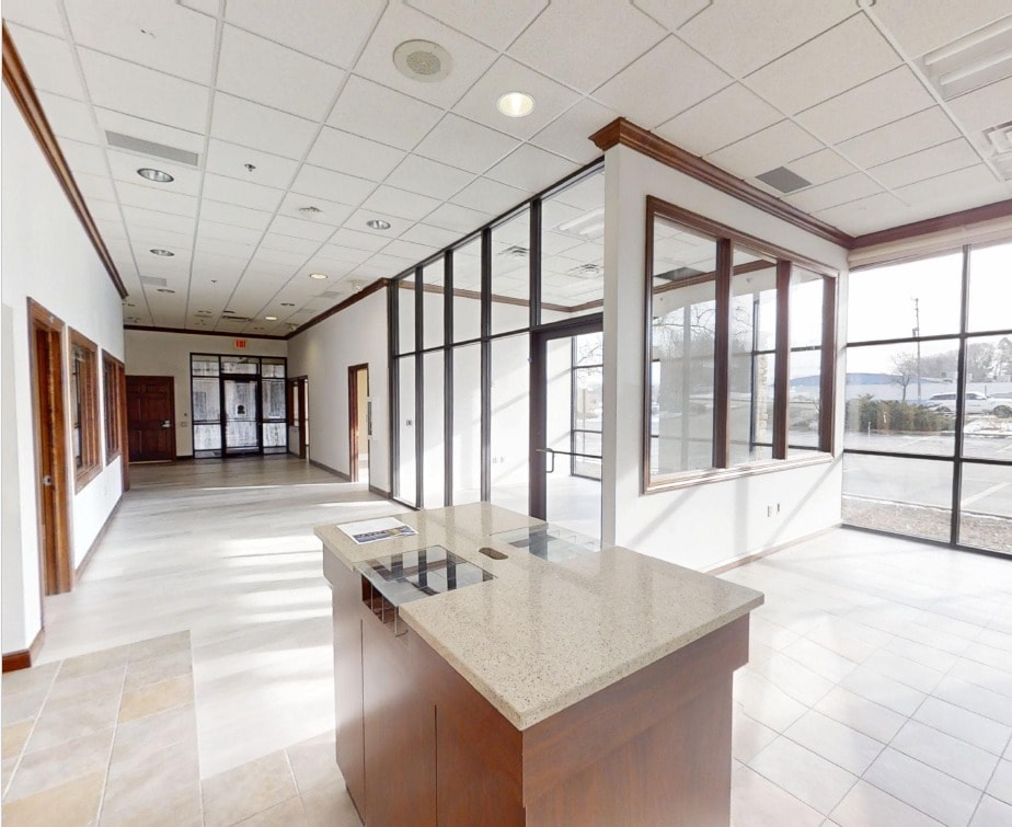 12900-12960 W Bluemound Rd, Elm Grove, WI à louer Photo intérieure– Image 1 sur 7