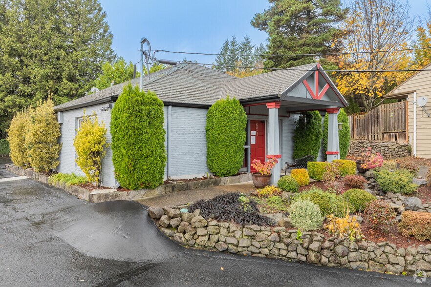 6823 SW Canyon Rd, Portland, OR à louer - Photo de l’immeuble – Image 3 sur 20