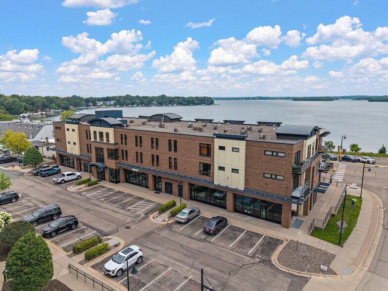4100 Shoreline Dr, Spring Park, MN à vendre - Photo de l’immeuble – Image 2 sur 11