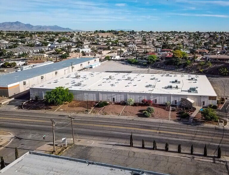 10841 Pellicano Dr, El Paso, TX à louer - Photo de l’immeuble – Image 2 sur 18