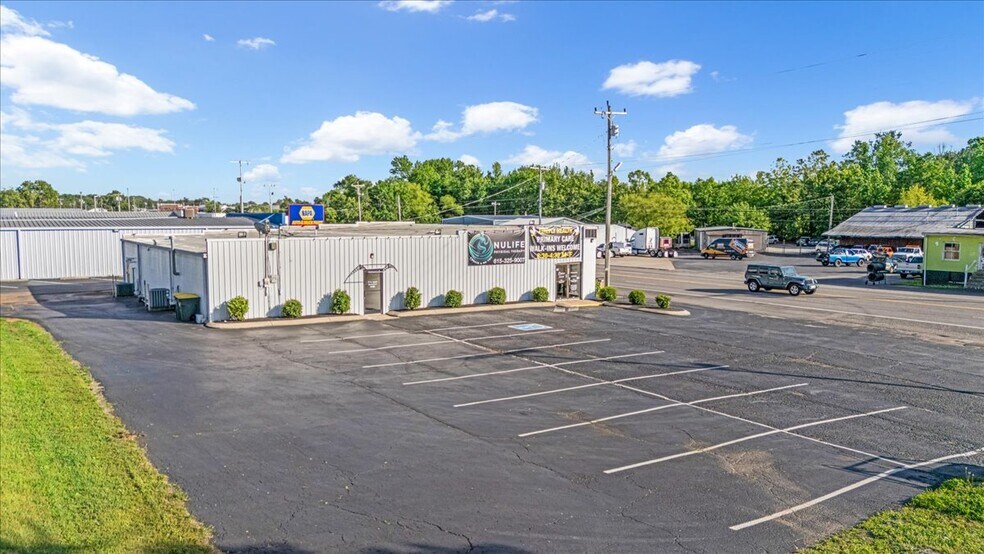 421 N Broadway, Portland, TN à vendre - Photo de l’immeuble – Image 3 sur 36