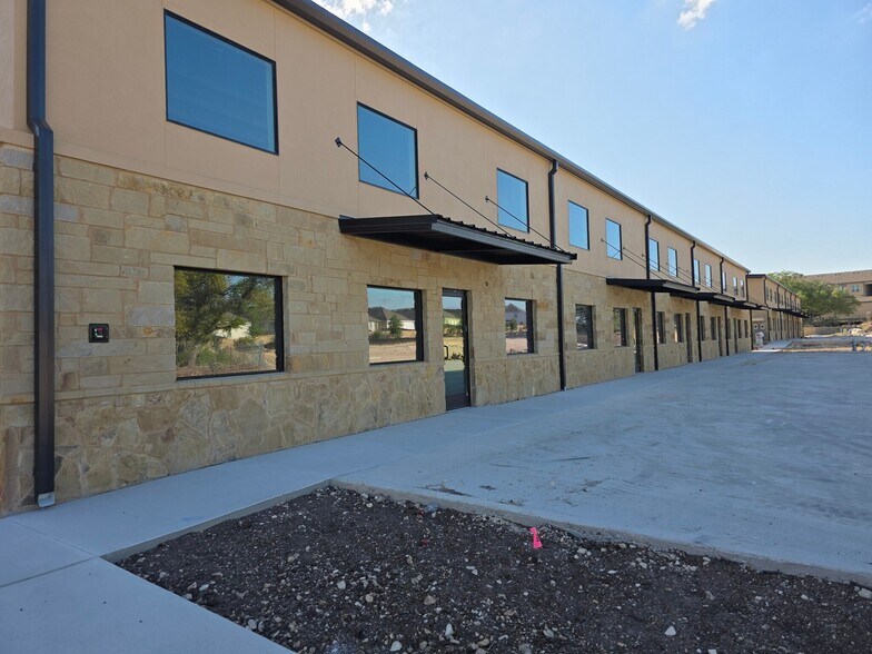 401 S Chitalpa St, Leander, TX à louer - Photo principale – Image 2 sur 27
