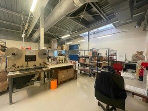 Local d’activités dans Cheptainville à louer Photo de l’immeuble– Image 2 sur 11