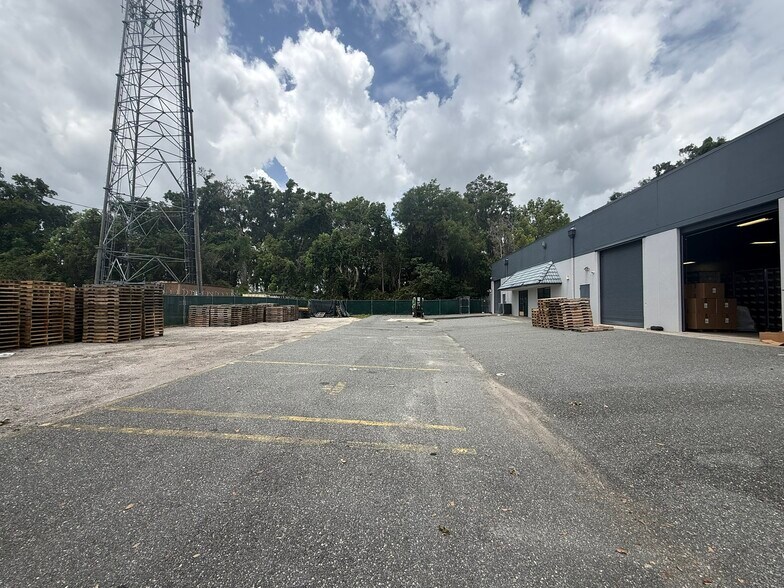 810 NW 25th Ave, Ocala, FL à louer - Photo de l’immeuble – Image 2 sur 3