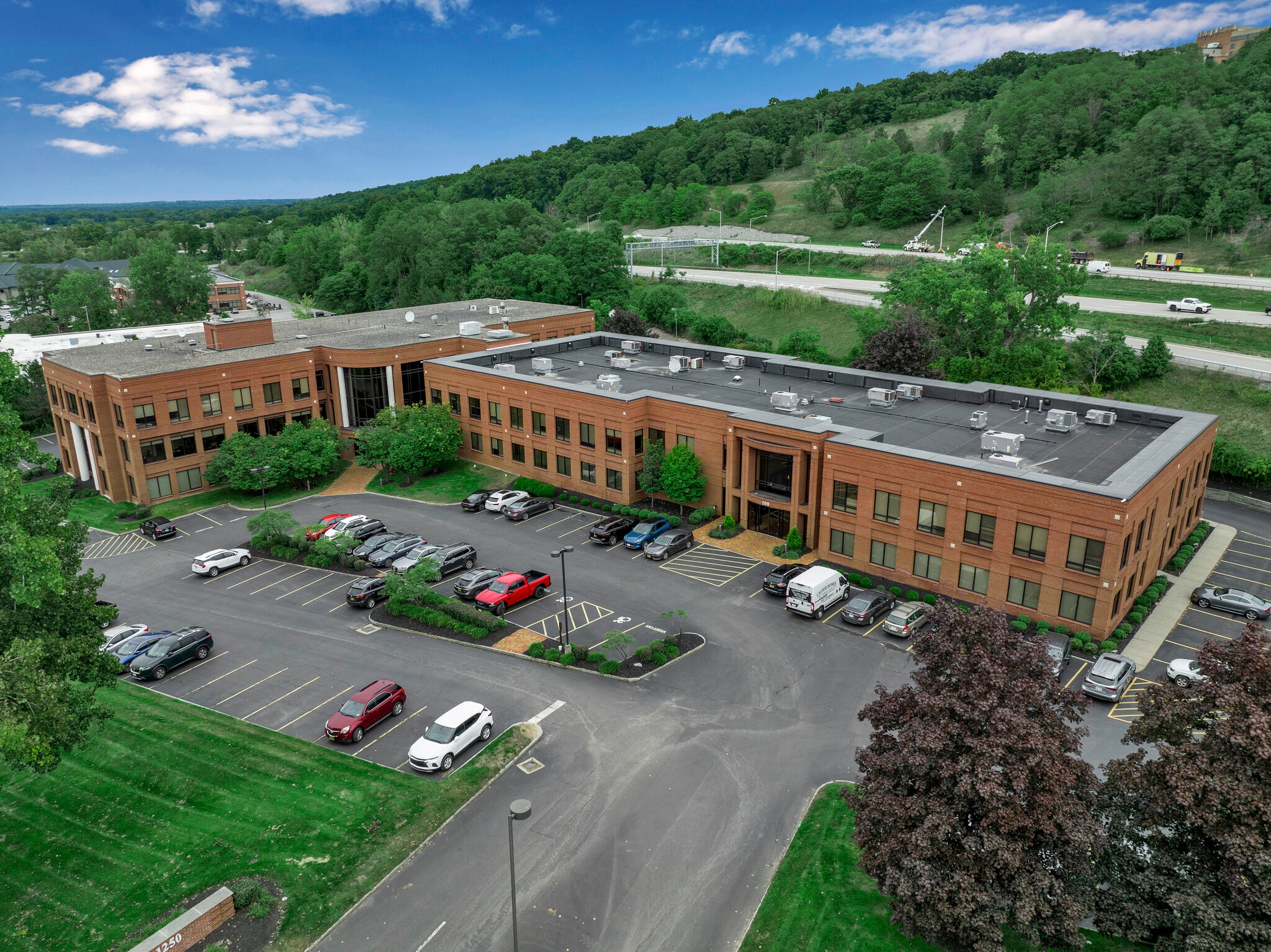 1250 Pittsford Victor Rd, Pittsford, NY à louer Photo principale– Image 1 sur 35