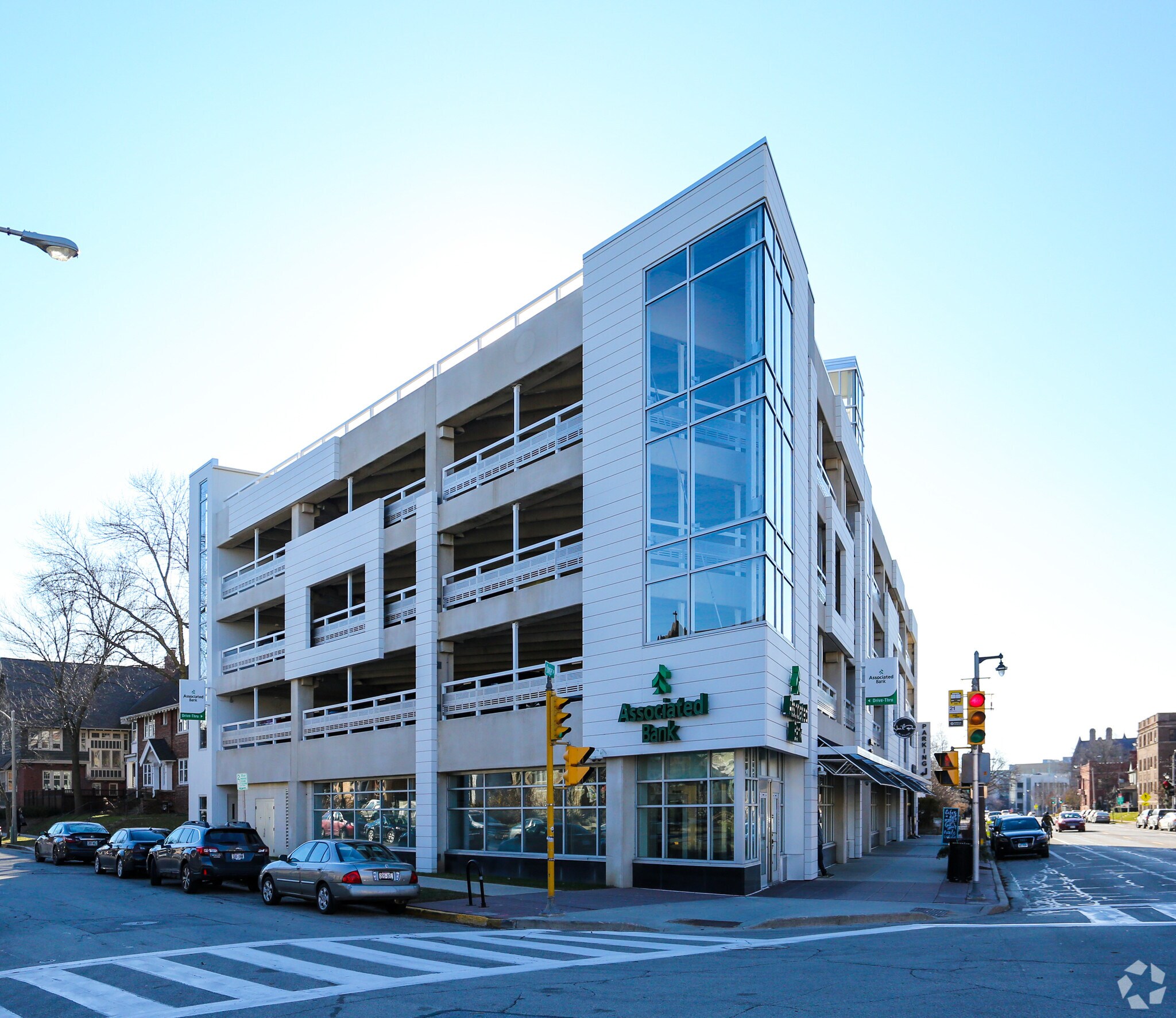 2574-2590 N Downer Ave, Milwaukee, WI à vendre Photo principale– Image 1 sur 7