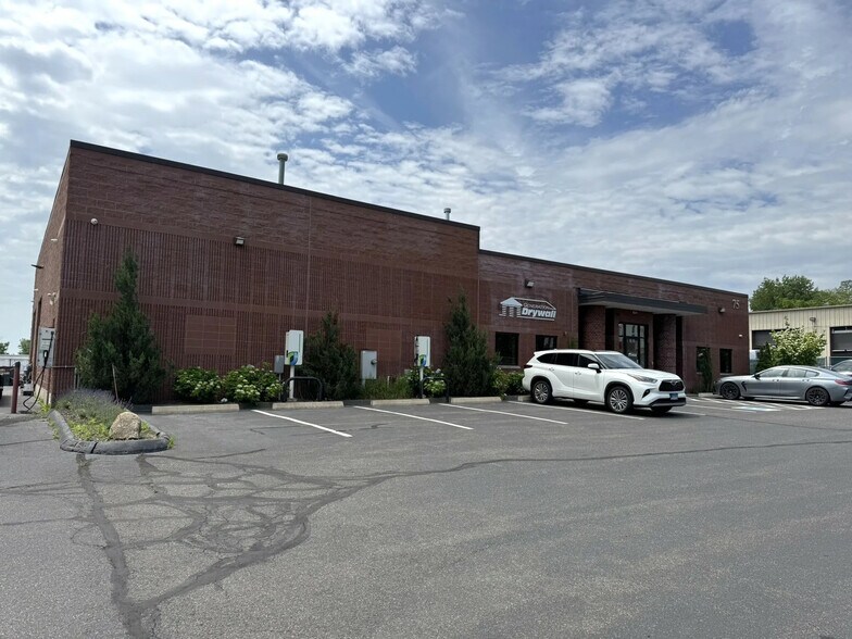75 Elliott St E, Hartford, CT à louer - Photo de l’immeuble – Image 3 sur 12