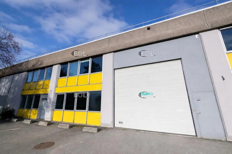 Local d’activités dans Ivry-sur-Seine à louer - Photo de l’immeuble – Image 2 sur 9